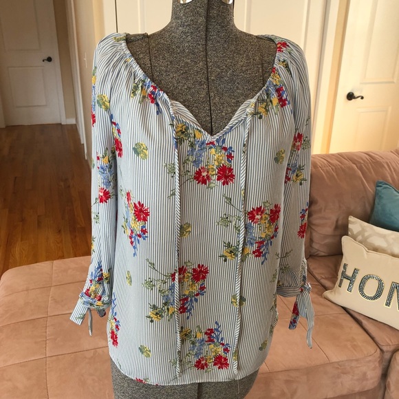 NWT XSMALL FLORAL PRINT BLOUSE - Picture 4 of 8